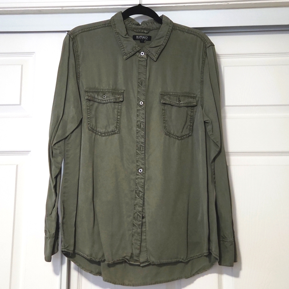 BUFFALO button up